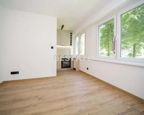 Na sprzedaż nowoczesne i funkcjonalne mieszkanie o powierzchni 32,30 m², położone na parterze w spokojnej okolicy Tarnowa,