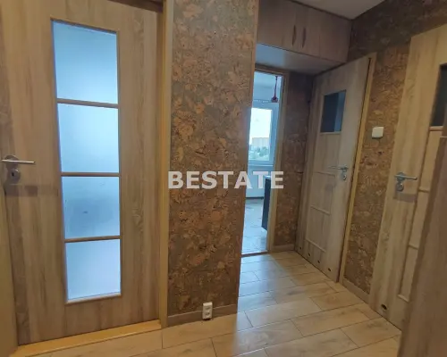 Na sprzedaż komfortowe i funkcjonalne mieszkanie o powierzchni 48 m², zlokalizowane w Tarnowie przy  ul. Bitwy pod Studzia