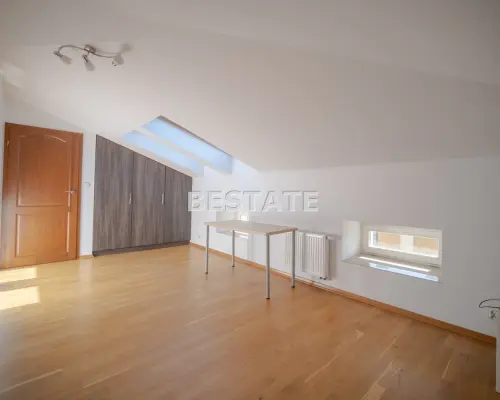 Eleganckie mieszkanie w sercu Tarnowa - 2 minuty od Rynku   Na sprzedaż wyjątkowe, przestronne mieszkanie o powierzchni  78 m