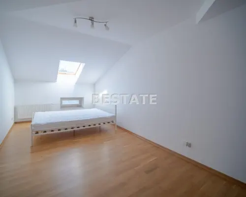 Eleganckie mieszkanie w sercu Tarnowa - 2 minuty od Rynku   Na sprzedaż wyjątkowe, przestronne mieszkanie o powierzchni  78 m