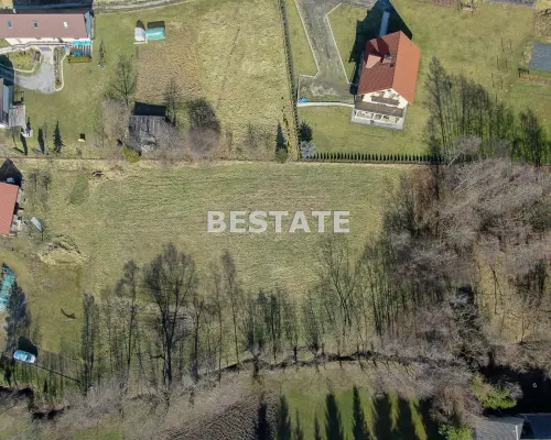 W ofercie parcela położona w miejscowości Okocim gm.Brzesko. Wielkości 41 arów z czego ok.13 arów zadrzewione, k