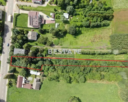 Przedmiotem sprzedaży jest działka o powierzchni 21 arów, położona w Wojniczu, z dojazdem od ulicy Krakowskiej. Nierucho
