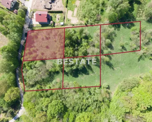 Do sprzedania działka budowlana w pierwszej lini zabudowy o powierzchni  12,52  ary, sytuowana w miejscowości Pleśna. Parcela