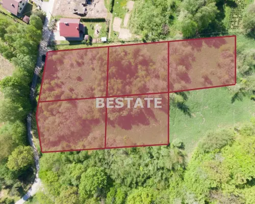 Do sprzedania działka budowlana w pierwszej lini zabudowy o powierzchni  12,52  ary, sytuowana w miejscowości Pleśna. Parcela