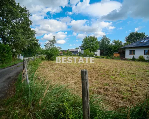 Oferujemy na sprzedaż  wyjątkową działkę o powierzchni 13,51 ar (1351 m²) , położoną w Tarnowie, w dzielnicy  Gumniska .