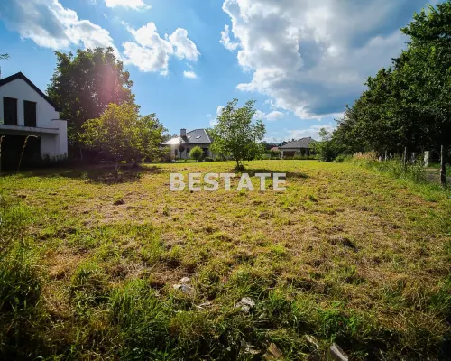 Oferujemy na sprzedaż  wyjątkową działkę o powierzchni 13,51 ar (1351 m²) , położoną w Tarnowie, w dzielnicy  Gumniska .