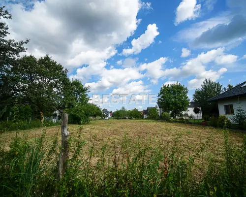Oferujemy na sprzedaż  wyjątkową działkę o powierzchni 13,51 ar (1351 m²) , położoną w Tarnowie, w dzielnicy  Gumniska .