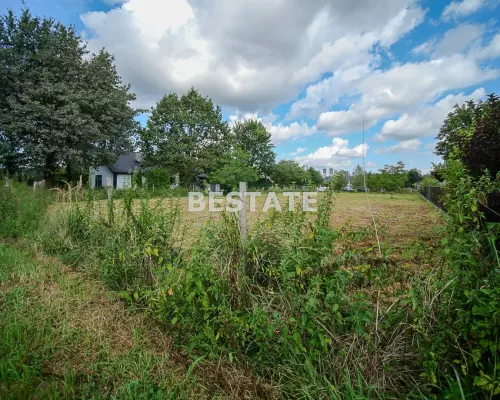 Oferujemy na sprzedaż  wyjątkową działkę o powierzchni 13,51 ar (1351 m²) , położoną w Tarnowie, w dzielnicy  Gumniska .