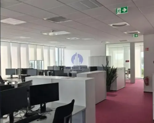 Włochy: lokal biurowy 919,50 m2 do wynajęcia
