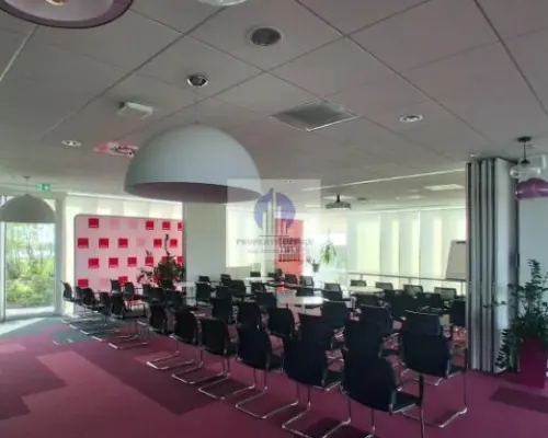 Włochy: lokal biurowy 919,50 m2 do wynajęcia