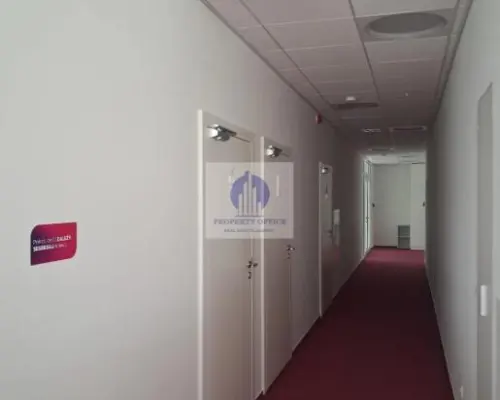 Włochy: lokal biurowy 919,50 m2 do wynajęcia