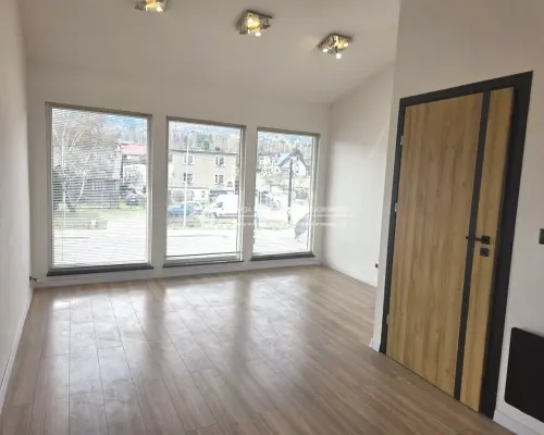 Lokal mieszkalny na wynajem - 60 m² | Usługi, handel, biuro lub cele mieszkalne | Parking w cenie   Do wynajęcia funkcjo