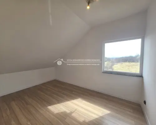 Lokal mieszkalny na wynajem - 60 m² | Usługi, handel, biuro lub cele mieszkalne | Parking w cenie   Do wynajęcia funkcjo