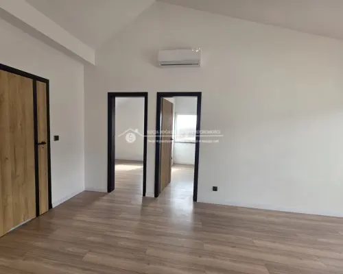 Lokal mieszkalny na wynajem - 60 m² | Usługi, handel, biuro lub cele mieszkalne | Parking w cenie   Do wynajęcia funkcjo