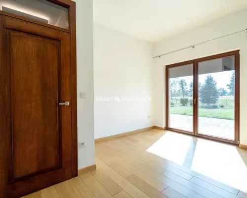 dom parterowy w lesie, działka 22ar Niepołomice