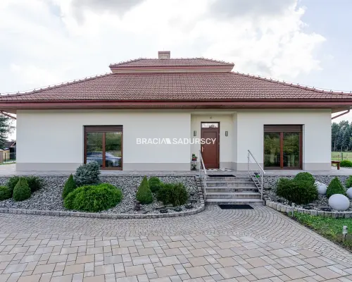 dom parterowy w lesie, działka 22ar Niepołomice