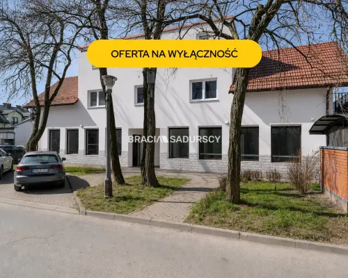 Budynek handlowo-mieszkanly Centrum Skawiny