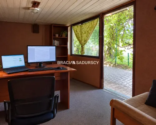 WOLNOSTOJĄCY KIOSK HANDLOWY | PETÖFIEGO | NOWA HUT