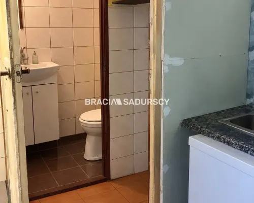 WOLNOSTOJĄCY KIOSK HANDLOWY | PETÖFIEGO | NOWA HUT