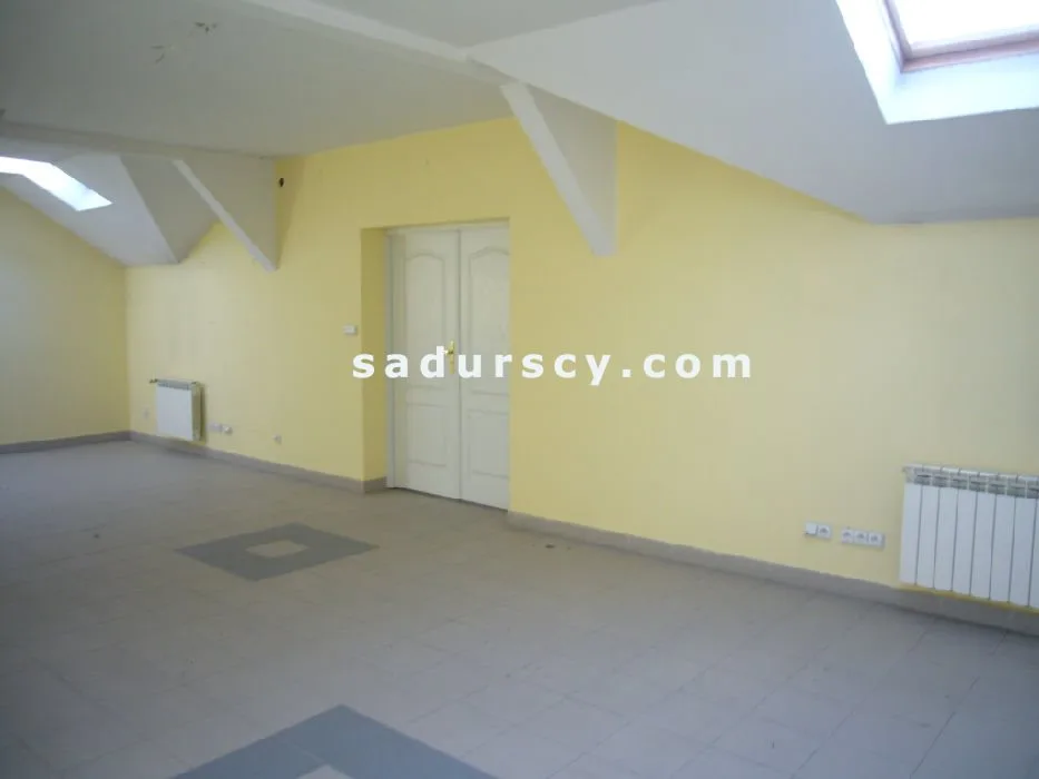 Lokal biurowo-usługowy 80 m 2 w centrum Piaseczna na III piętrze w budynku usługowo-biurowym w ciągu handlowo-usługowy