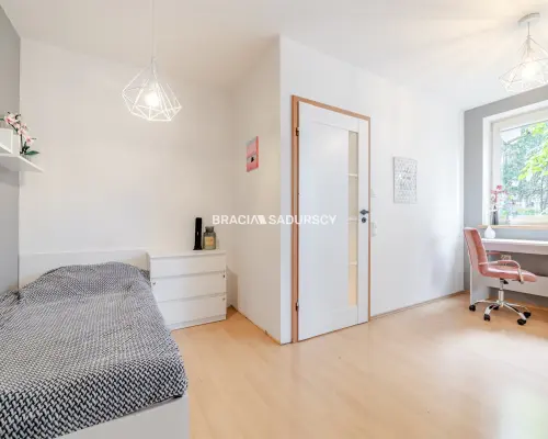 3 pokoje z ogrodem 130 m² i kominkiem