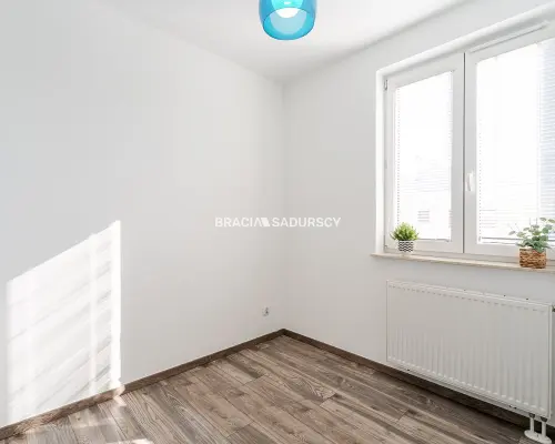 3 pok z osobną kuchnią - 29 Listopada.