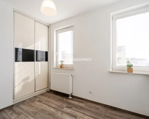 3 pok z osobną kuchnią - 29 Listopada.
