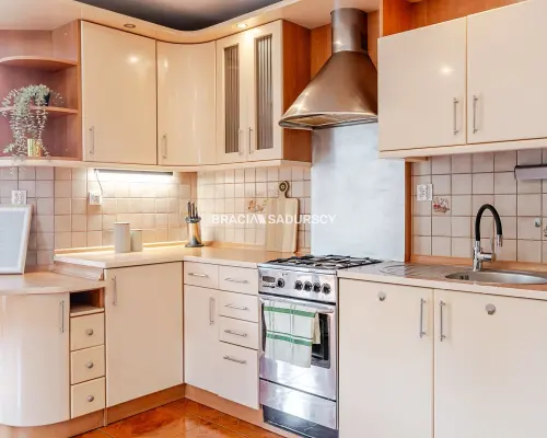 Kameralne 3 pokoje z dużym balkonem