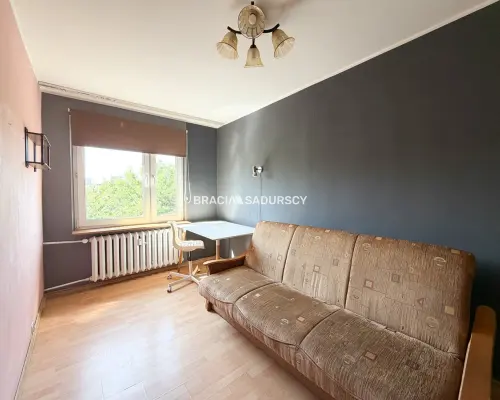 4 osobne pokoje, balkon, oddzielna kuchnia