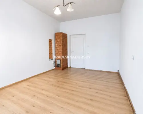 Przytulna kawalerka z dużym balkonem - Łokietka