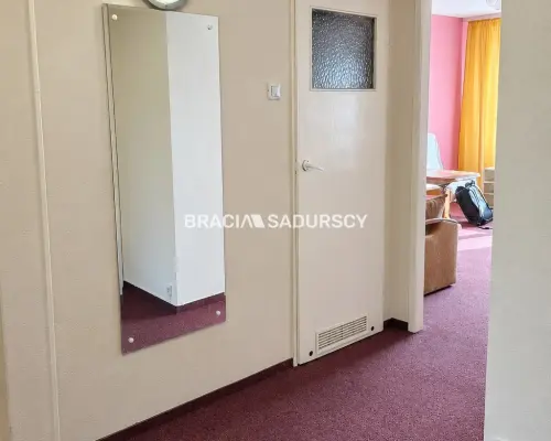 Dwupokojowe mieszkanie z osobną kuchnią - os. Kalinowe, Bieńczyce, Kraków    Oferujemy na wynajem w pełni wyposażone