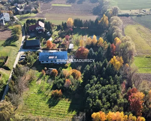 Wolnostojący dom ok. 600 m2