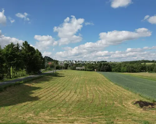 Działki budwlane o pow.  900 m2 w Jerzmanowich