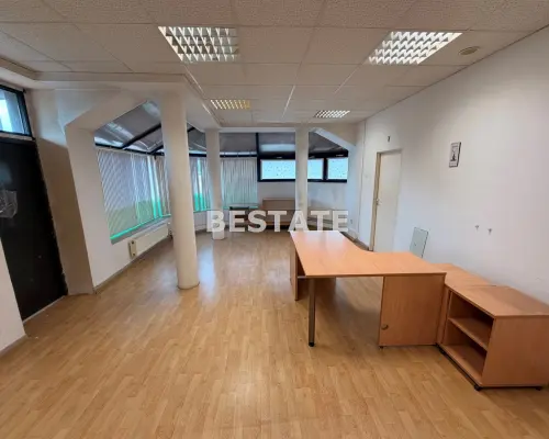 Przestronny lokal 59,60m2 parter + garaż, Bugaj