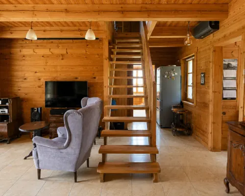 Drewniany dom premium nad stawem | 1 ha | Sauna |