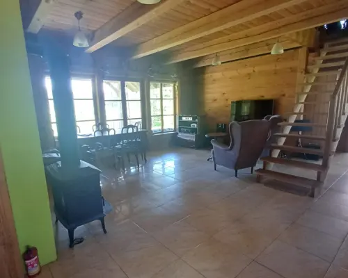 Drewniany dom premium nad stawem | 1 ha | Sauna |