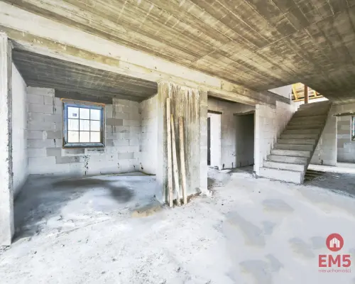 Dom 190 m² w stanie surowym – duża działka 5000 m²