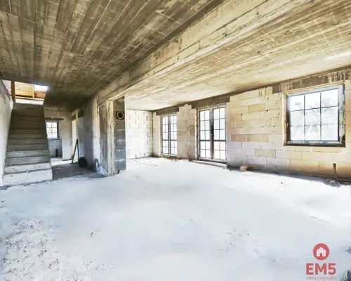 Dom 190 m² w stanie surowym – duża działka 5000 m²
