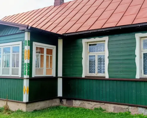 Wyjątkowe siedlisko na Podlasiu – zabytkowy dom