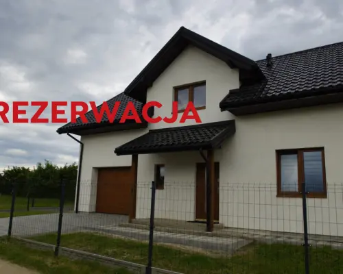 Wolnostojacy dom w spokojnej okolicy