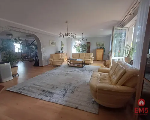 Dom na sprzedaż w Suwałkach – 247 m², 9 pokoi
