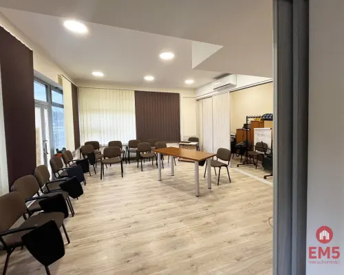 Ładny lokal 66 m2, parter. Polecamy