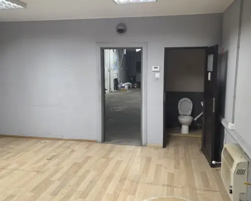 Magazyn 100m2 i biuro 25m2.