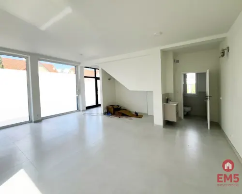 Świetne nowe biuro, parter.