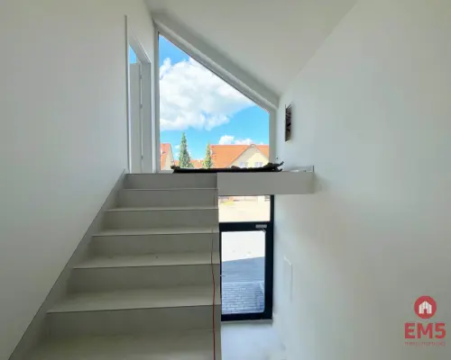 Świetne nowe biuro, parter.