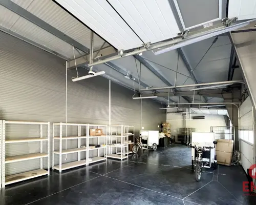Hala z zapleczem biurowo-socjalnym, 570 m2
