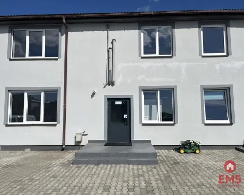 Lokal z placem  przy głównej drodze