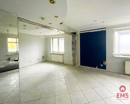 Lokal 80 m2 na parterze