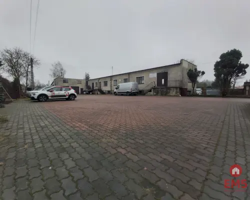 Lokal przy głównej drodze wyjazdowej z miasta