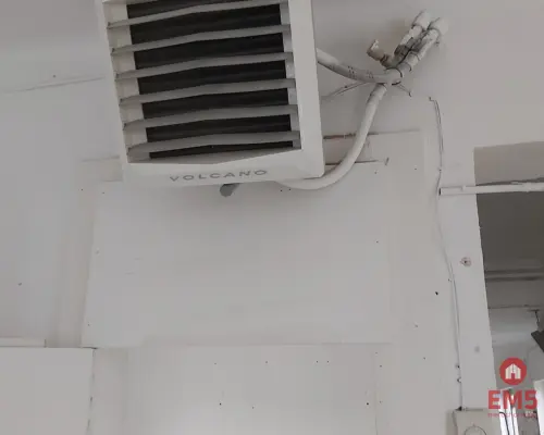Lokal przy głównej drodze wyjazdowej z miasta